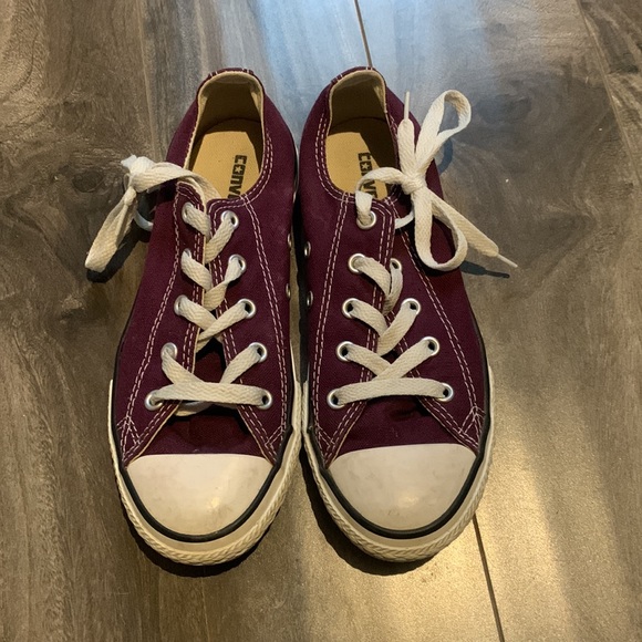 Maroon converse size 5 - Picture 2 of 2